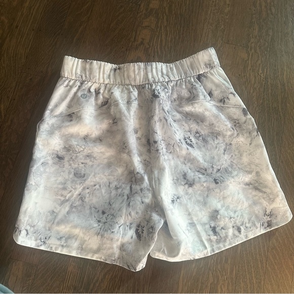 Lululemon Flat-Front Relaxed Short 4.5" Aquila Rhino Grey Multi Sz 4 NWOT - Picture 12 of 15
